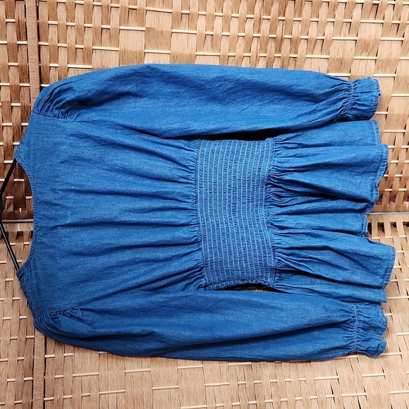 Women's Jean-Like, Smocked Waist V-Neck, Peplum w Ruffle, Chambray Med Wash Top - Picture 3 of 10